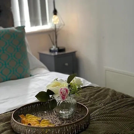 شقة The Victoria - Sleeps 8 - Close To Centre! ليدز