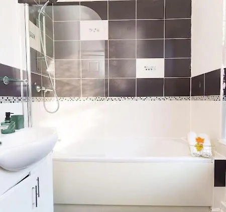 The Victoria - Sleeps 8 - Close To Centre! *
